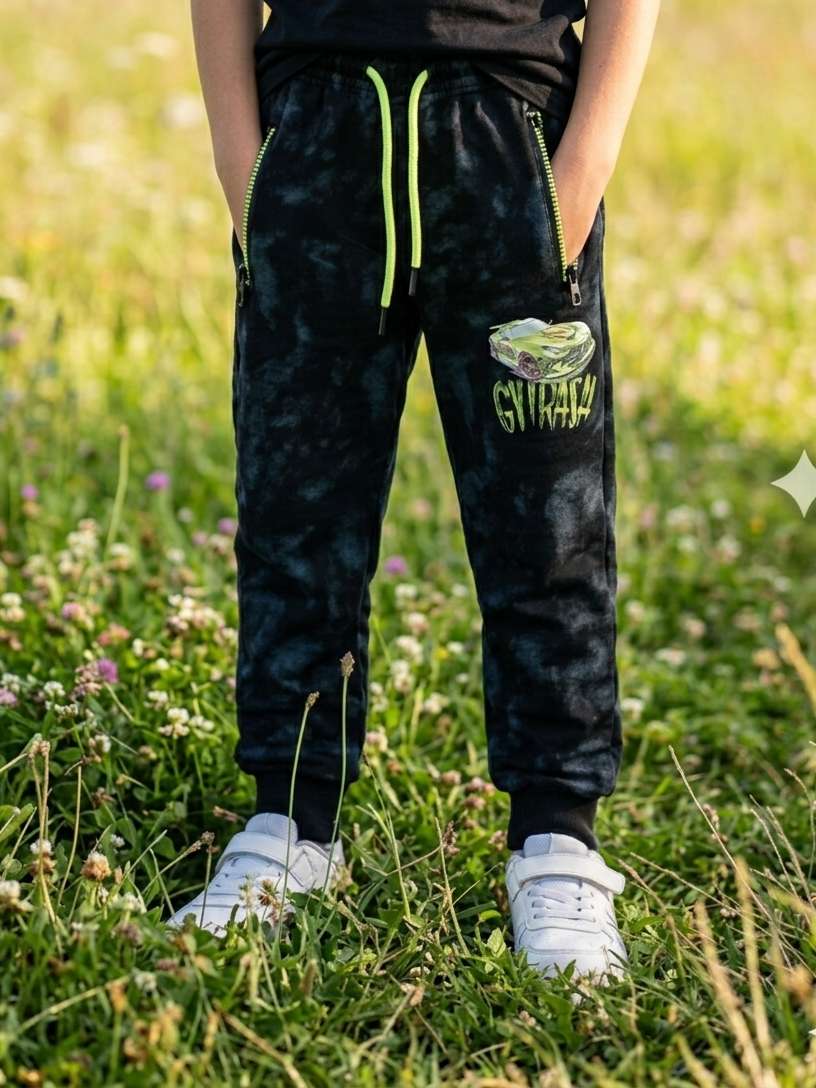 Fotografie Trendy chlapecké tepláky Kugo ZT8836 černé s autem