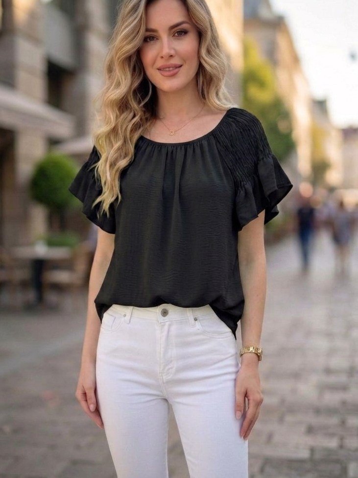 Vzdušná halenka s volánky a žabičkovými rukávy černá