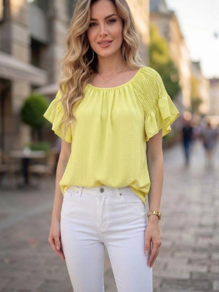 Vzdušná halenka s volánky a žabičkovými rukávy