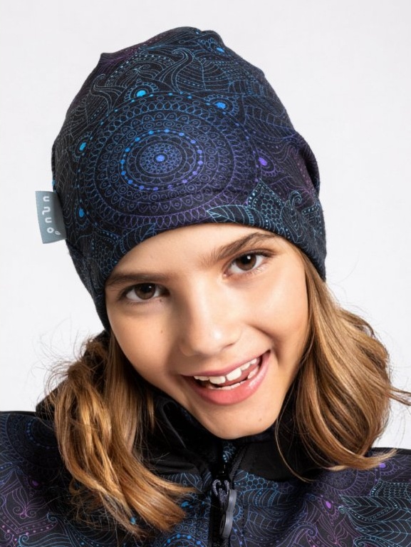 UNUO Dětská fleecová čepice Homeless, temná mandala