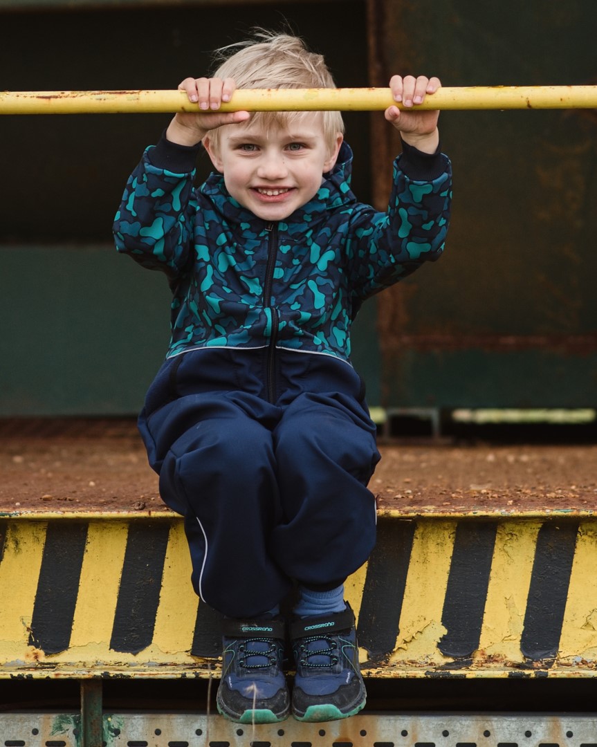 JOŽÁNEK Dětská softshellová kombinéza, zelený maskáč