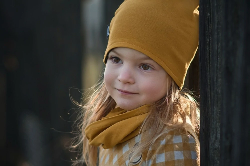 Dětská čepice Jožánek bavlněná, oboustranná + nákrčník - hořčicová