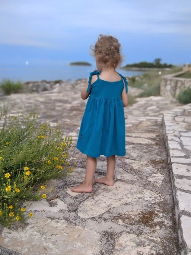 Dívčí šaty Jožánek s vázáním na ramenou, tmavý tyrkys