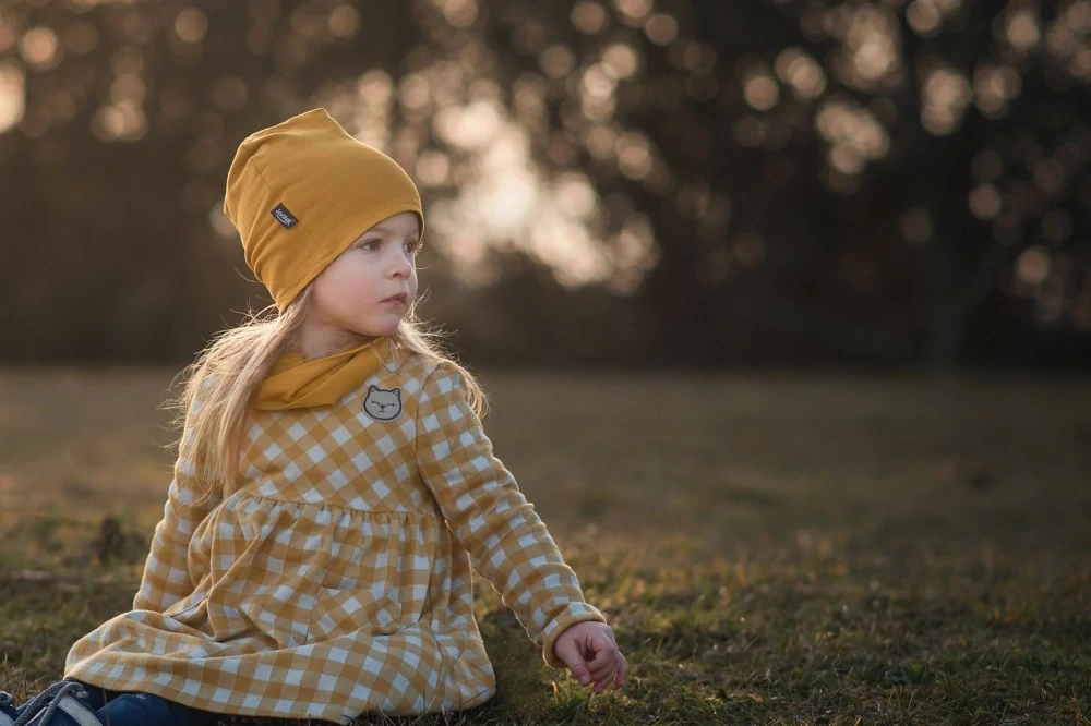 Dětská čepice Jožánek bavlněná, oboustranná + nákrčník - hořčicová