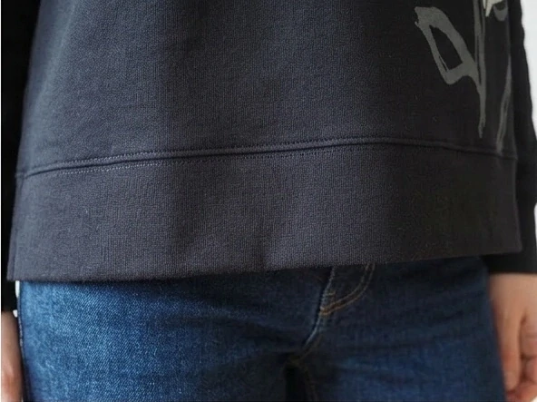 Dámská mikina přes hlavu Květ černá