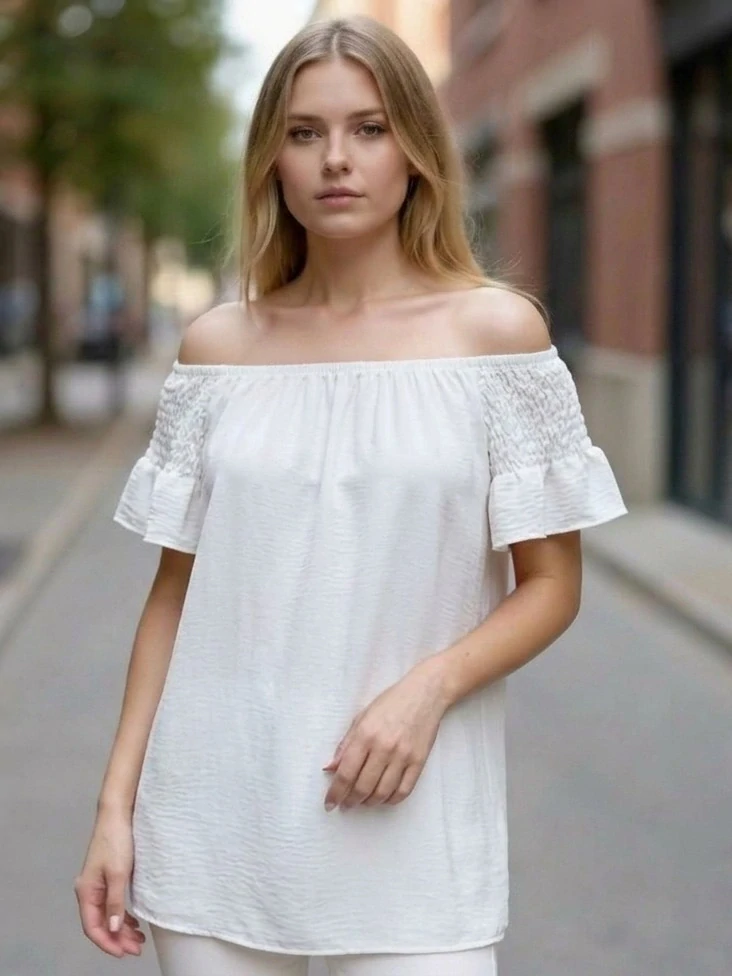 Vzdušná halenka s volánky a žabičkovými rukávy černá