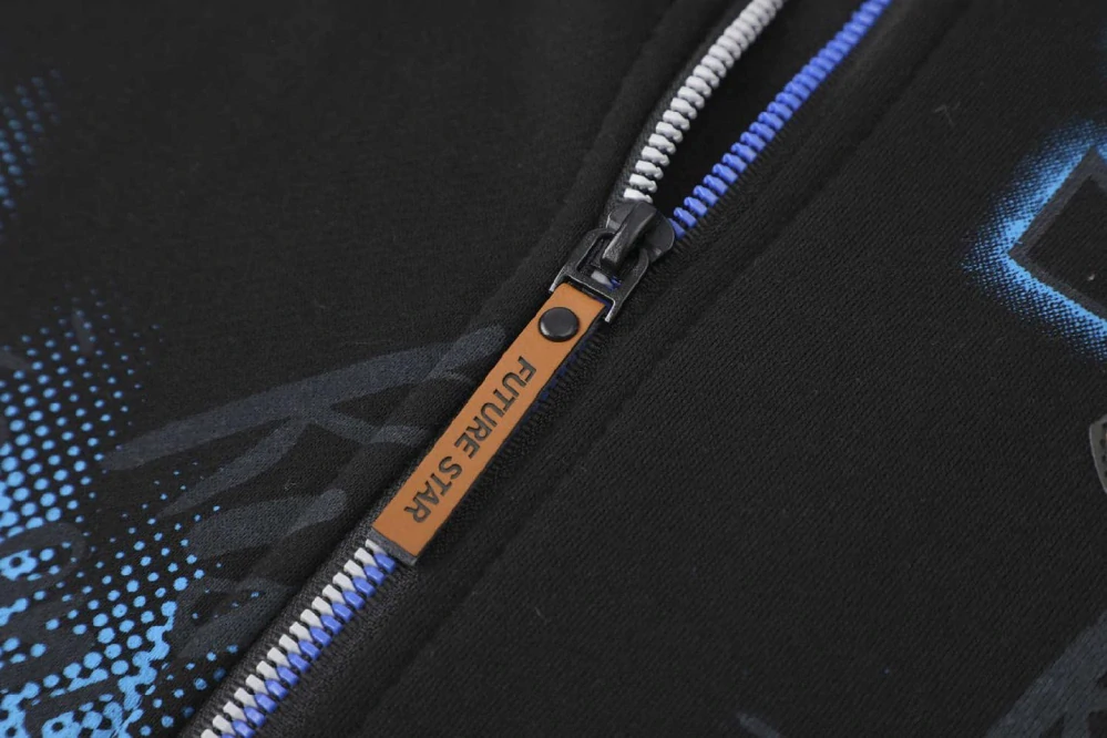 Teplá chlapecká mikina Kugo GM8672 černá / modrá aplikace