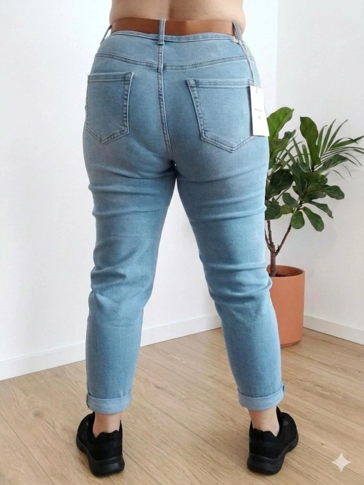 Stylové Mom Fit džíny s vysokým pasem a páskem - pohodlné elastické džíny modré