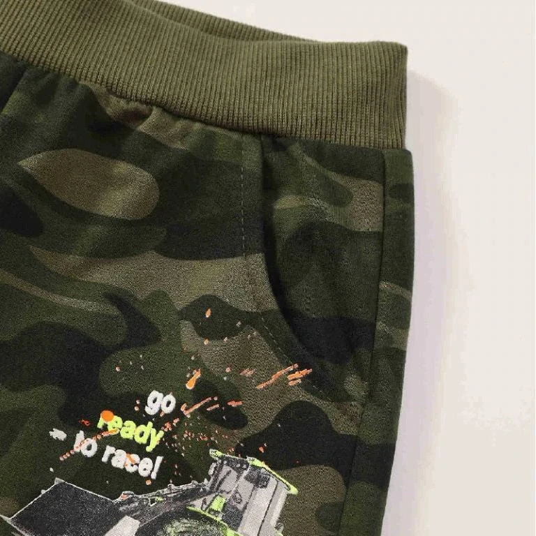 Dětské maskáčové tepláky Kugo TM9221 zelené s traktorem