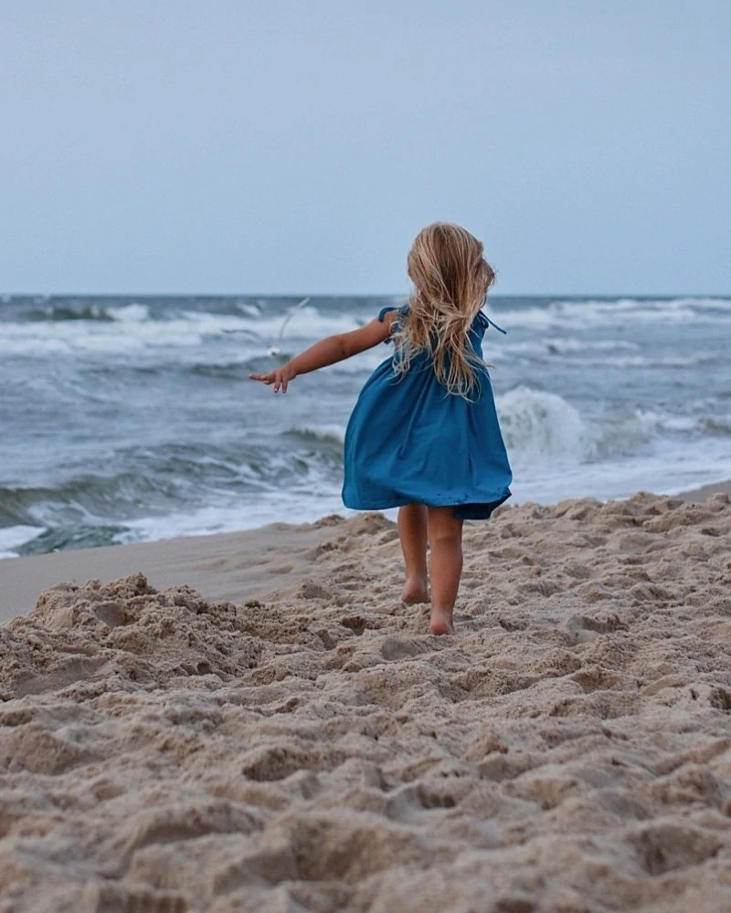 Dívčí šaty Jožánek s vázáním na ramenou, tmavý tyrkys