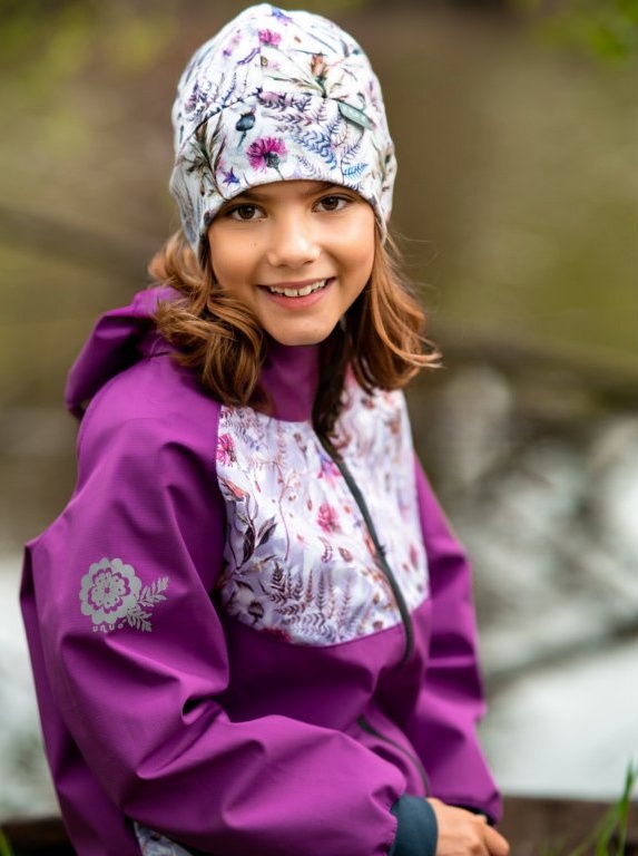 UNUO Dětská fleecová čepice Sport, louka s konvalinkami