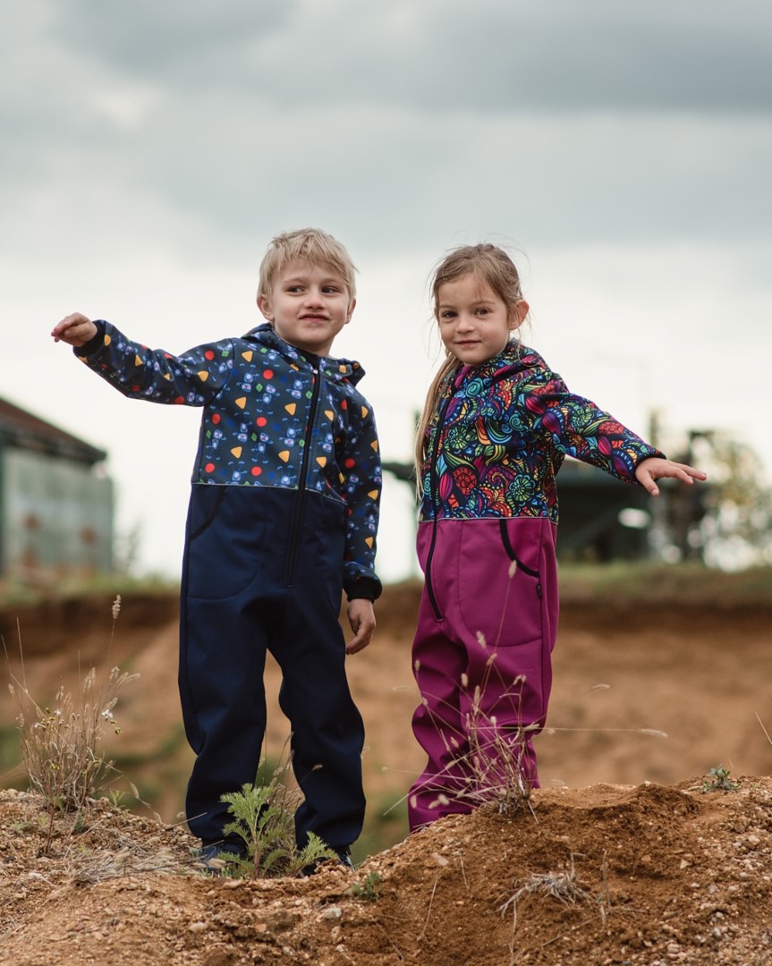 JOŽÁNEK Dětská softshellová kombinéza, pestrobarevné ulity
