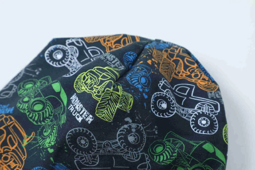 Chlapecká jarní/podzimní čepice Kugo CF5625 – monster truck