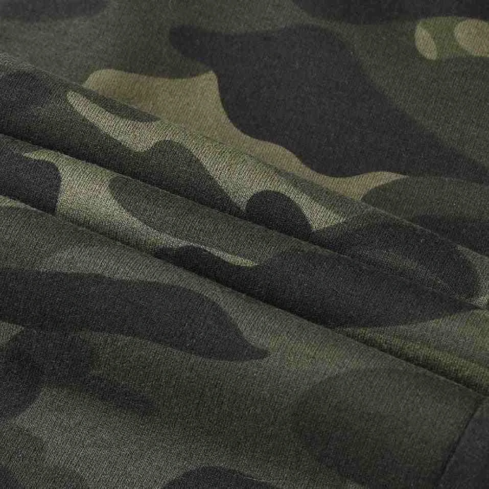 Chlapecké maskáčové tepláky Kugo TM8225 zelené / signální doplňky