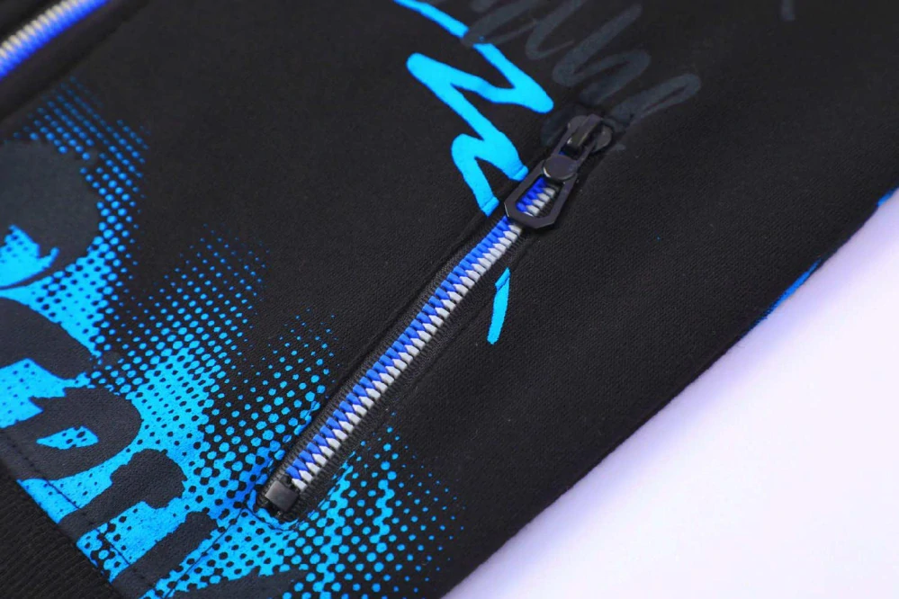 Teplá chlapecká mikina Kugo GM8672 černá / modrá aplikace