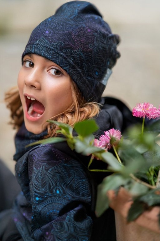 UNUO Dětská fleecová čepice Homeless, temná mandala