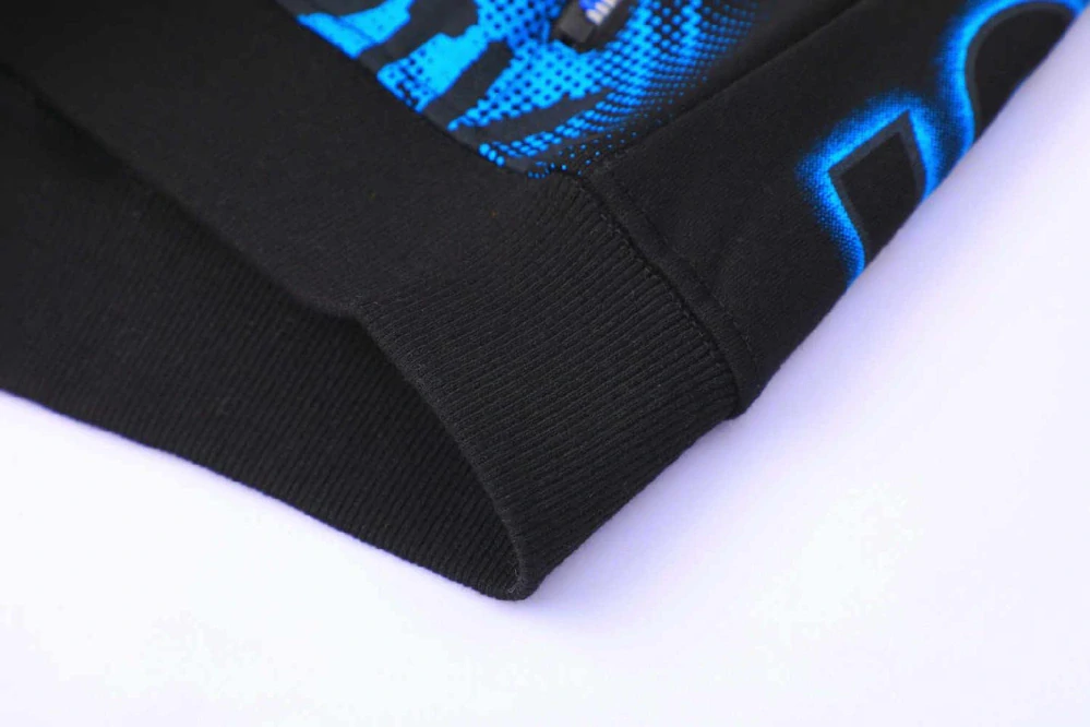 Teplá chlapecká mikina Kugo GM8672 černá / modrá aplikace