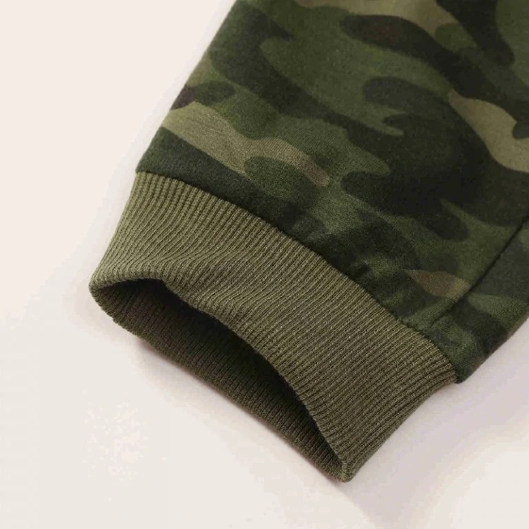 Dětské maskáčové tepláky Kugo TM9221 zelené s traktorem