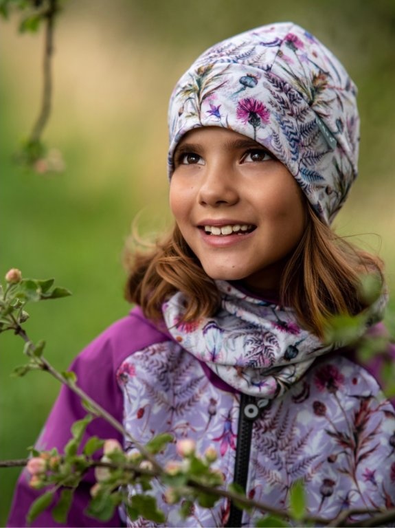 UNUO Dětská fleecová čepice Sport, louka s konvalinkami