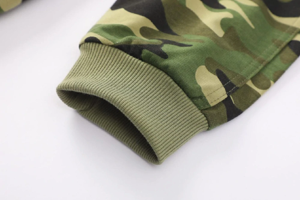 Chlapecké tepláky s laclem Kugo ST8821 maskáč + modrá aplikace