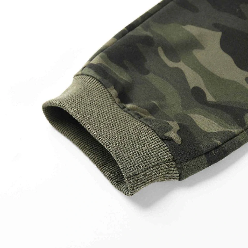 Chlapecké maskáčové tepláky Kugo TM8225 zelené / signální doplňky