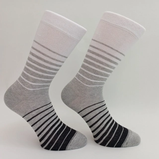 Barevné dívčí a dámské ponožky Trepon Laura bílé