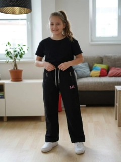 Dívčí teplákové kalhoty Kugo ZT8880 černé