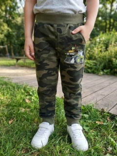 Dětské maskáčové tepláky Kugo TM9221 zelené s traktorem