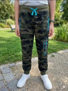 Chlapecké maskáčové tepláky Kugo TM8227 zelené / modrý zip