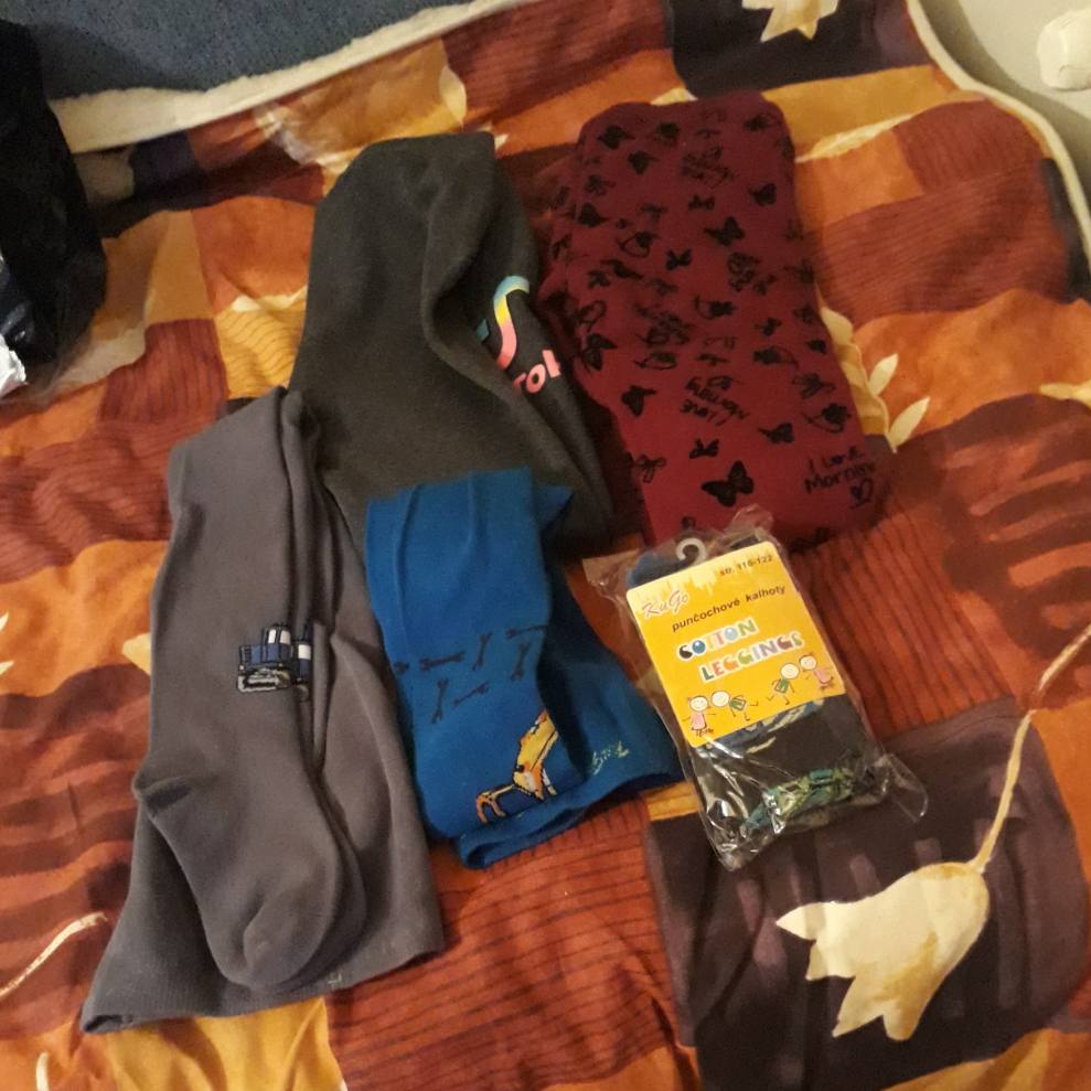 Spokojená zákaznice s výbavou do školky