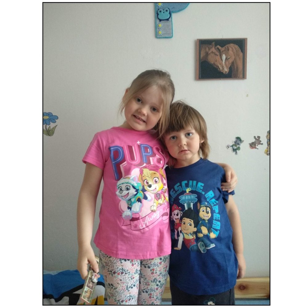 Spokojení zákázníci v tričkách s Tlapkovou patrolou